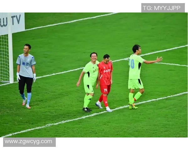 足球明星左腿上的神秘疤痕背后隐藏的故事与荣耀之路